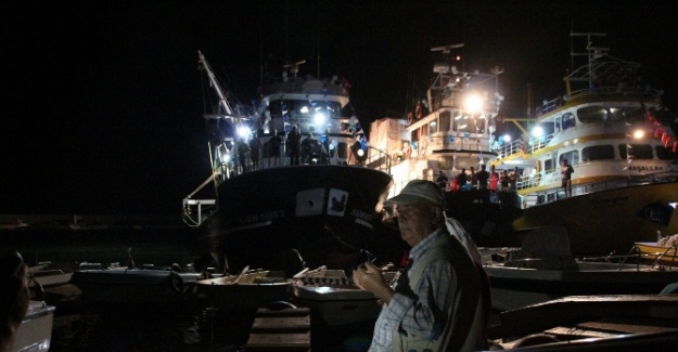 Balıkçılar ilk ağlarını atmak için dualarla uğurlandı