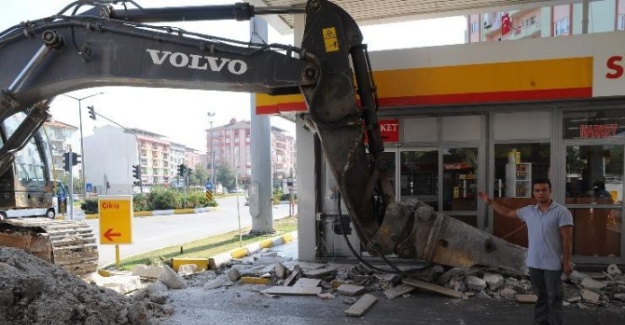 CHP’li vekilin çalışanları akaryakıt istasyonunu bu hale getirdi