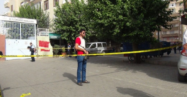 Çorba içen polislere kahpe saldırı! PKK bu kez garson öldürdü!