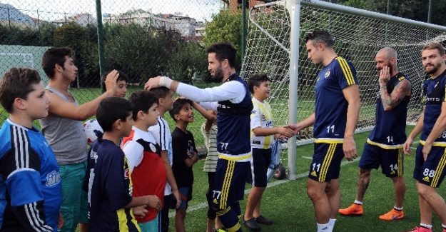 Fenerbahçe hazırlıklarını sürdürüyor