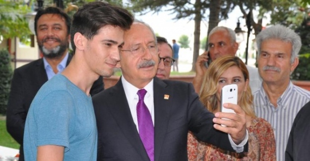 Gencin elleri titreyince selfieyi Kılıçdaroğlu çekti