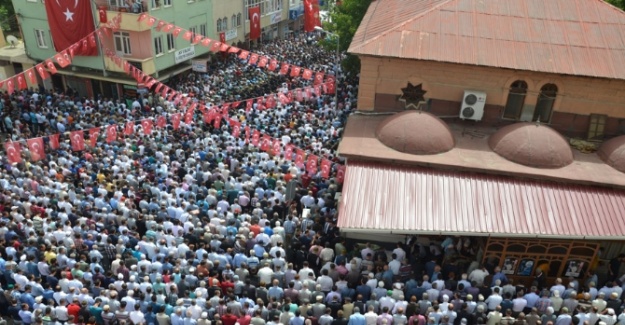 Kahramanmaraş şehidine son görevini yaptı