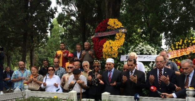 Metin Oktay mezarı başında anıldı