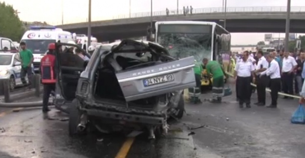 Metrobüs seferlerini durduran kaza: 4 yaralı
