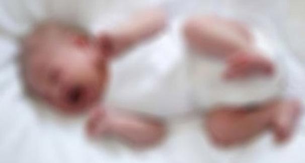 Numune verirken doğum yaptı: Yere düşen bebek öldü