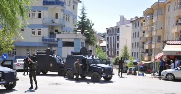 Saldırıda yaralanan polis şehit oldu