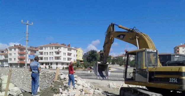 Şantiyeyi basan 2 kadın, görevliye baltayla saldırdı