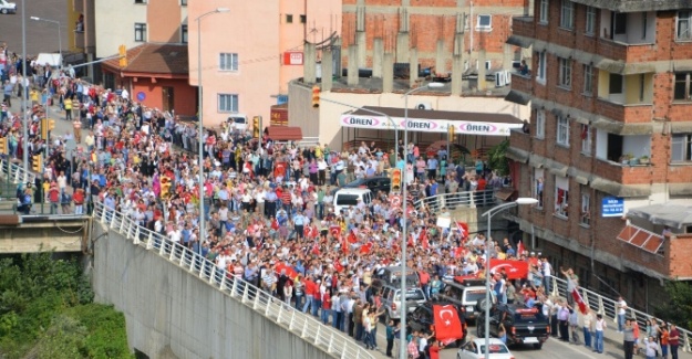 Şehidin cenazesini ilçe halkı karşıladı