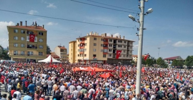 Şehit polisi binler uğurladı