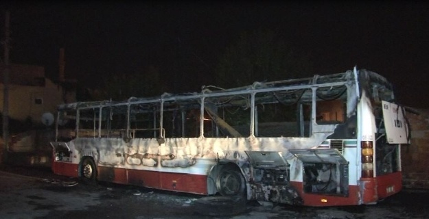 Terör yandaşları molotofla otobüs yaktı