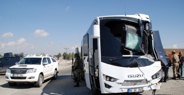 Askeri araç belediye kamyonuna çarptı: 11 yaralı