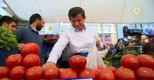 Başbakan Davutoğlu pazarcı oldu