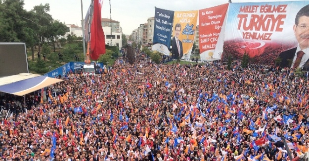 &quot;Bu millet teröre boyun eğmeyecektir&quot;