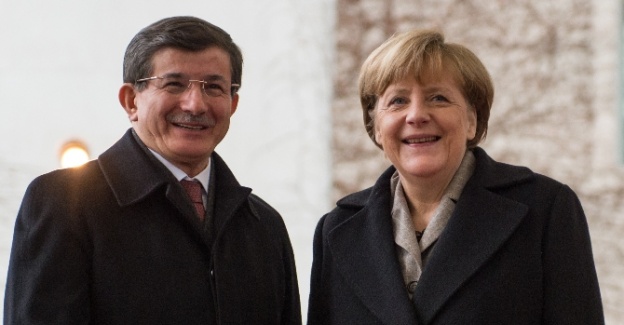 Davutoğlu-Merkel görüşmesi başladı