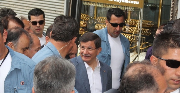 Davutoğlu’ndan yaralılara ziyaret