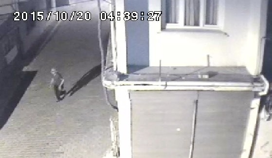 Hırsızın evden kaçarken görüntüsü kamerada !