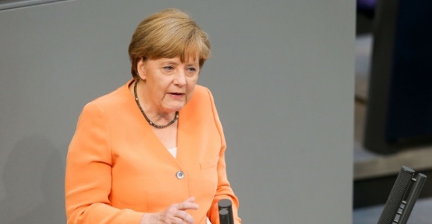 Merkel: Türkiye mülteci krizinde...
