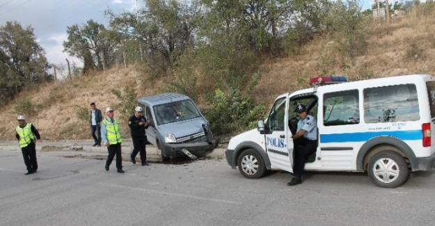 Sivil polis ekipleri kaza yaptı: 2 yaralı