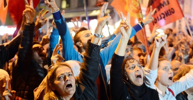 Taksim’de ’patlama’ protestosu