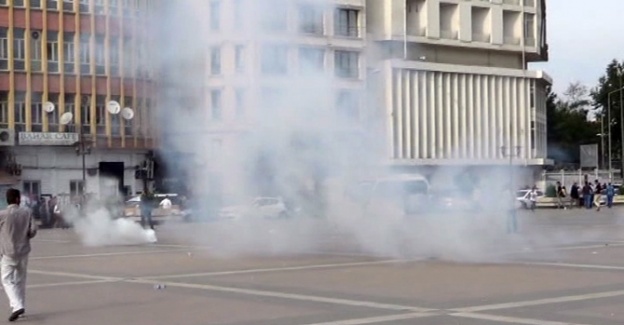 Terör saldırısını protesto bahanesiyle polise saldırdılar