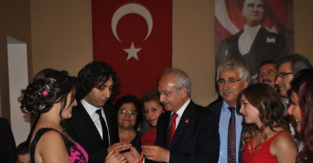 Yüzüklerini Kılıçdaroğlu taktı