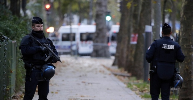 Paris’te askerler sokağa indi