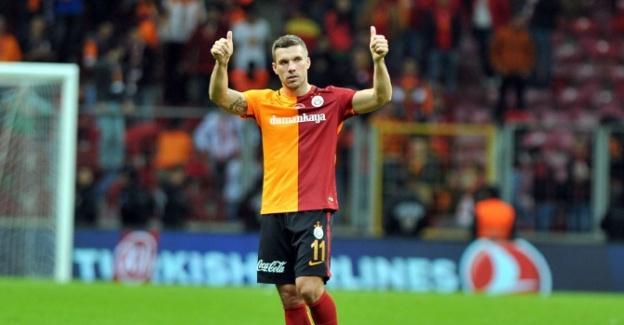 Podolski göz dolduruyor