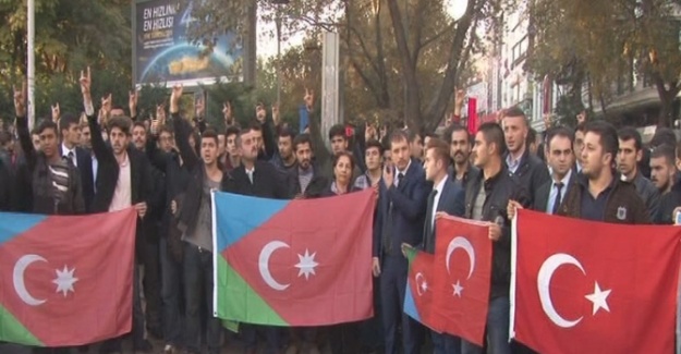 Türkler’e yapılan hakaret protesto edildi