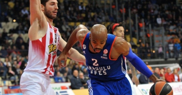 Anadolu Efes Olympiakos’u potaya gömdü