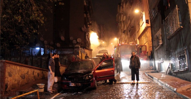 Beyoğlu’nda 5 araç kundaklandı