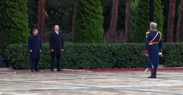 Davutoğlu’nu Aliyev karşıladı