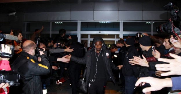 Galatasaray kafilesi coşkuyla karşılandı