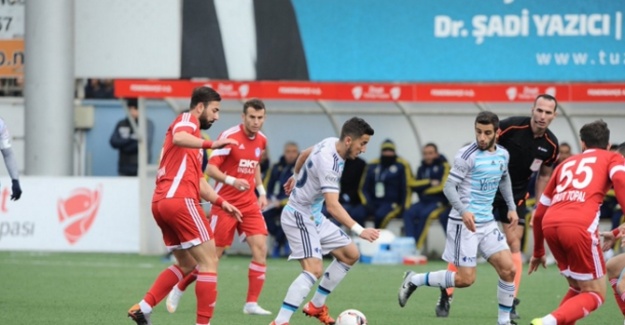 İlk yarıda tek gol bolca taş vardı!