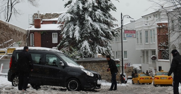 İstanbul’da kar mahsurlarına 50 bin paket helva