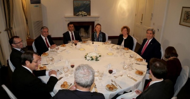 Kerry Kıbrıslı liderlerle akşam yemeğinde buluştu
