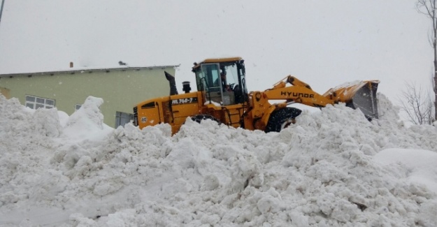 115 köy yolu ulaşıma kapandı