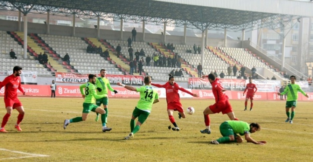 Akhisar deplasmanda güldü