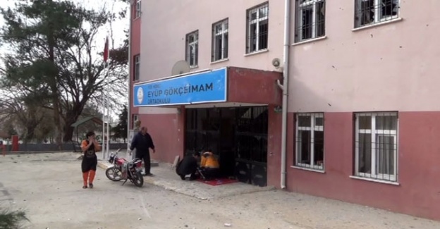 Belediye Başkanı: Okulun bahçesine havan mermisi düştü