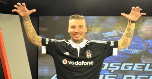 Beşiktaş imzaları attırdı