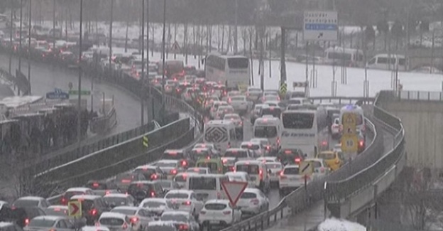 Boğaz Köprüsü’nde trafik durma noktasına geldi