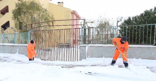 İstanbul’da kırmızı alarm: Ekipler kar nöbetinde