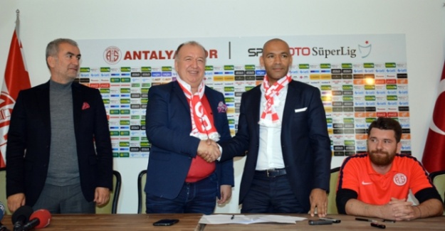 Mourinho’nun yardımcısı Antalyaspor’a imzayı attı