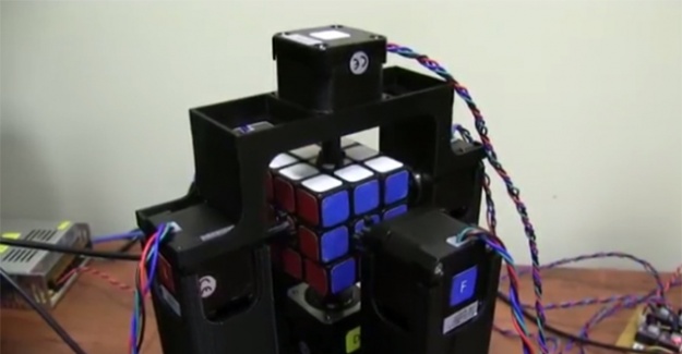 Rubik küpü rekoru artık bir makinenin