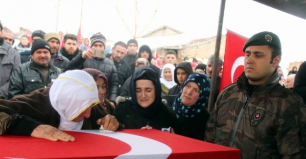 Şehit polis son yolculuğuna uğurlandı