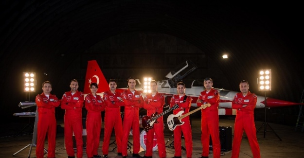 Türk Yıldızları, Mevlana'dan beste ’Gökyüzü olsam’ ile kliplendi
