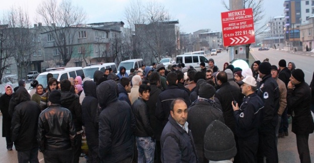 Vatandaşlar saatlerce yol kapattı