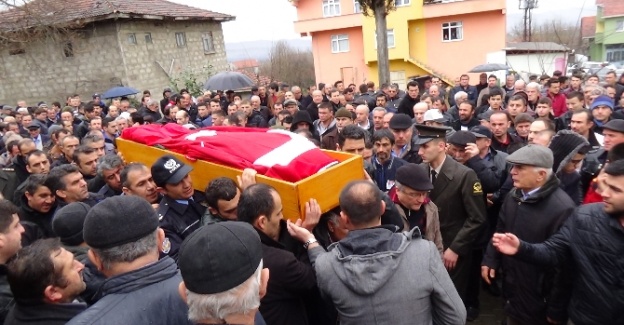 17 yıllık polis kendini öldüren oğluyla yan yana gömüldü