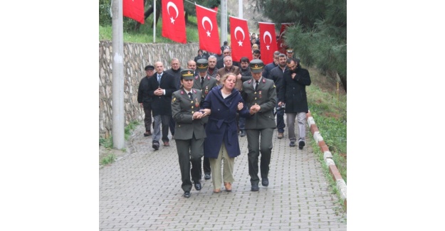 "Bu bayrakları senin düğününde asacaktım"