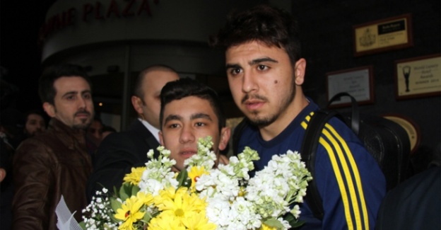 Bursa’da Ozan Tufan’a çiçekli karşılama