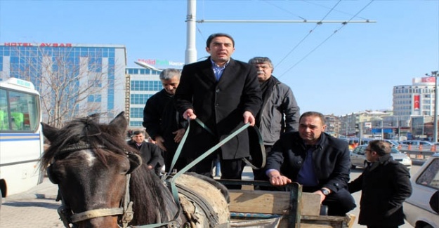 CHP’den at arabalı eylem